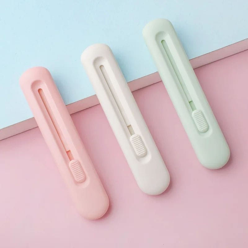 GPFBR013 Face & Body Razor (Colour /Shape May Vary)