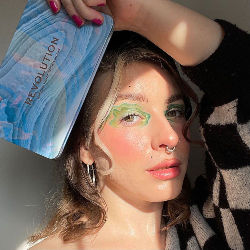 Crystal Aura Forever Flawless Shadow Palette Aventurine