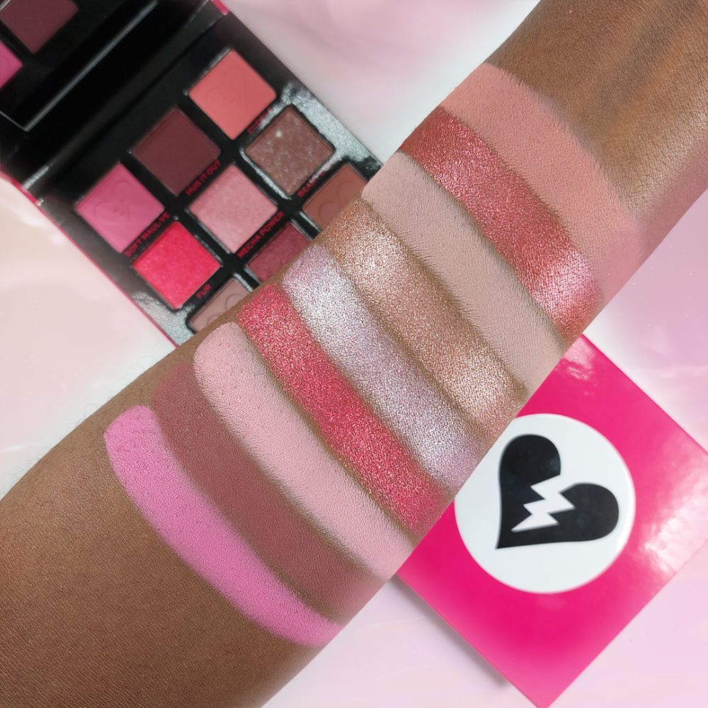 X Fortnite Cuddle Team Leader 9 Pan Shadow Palette