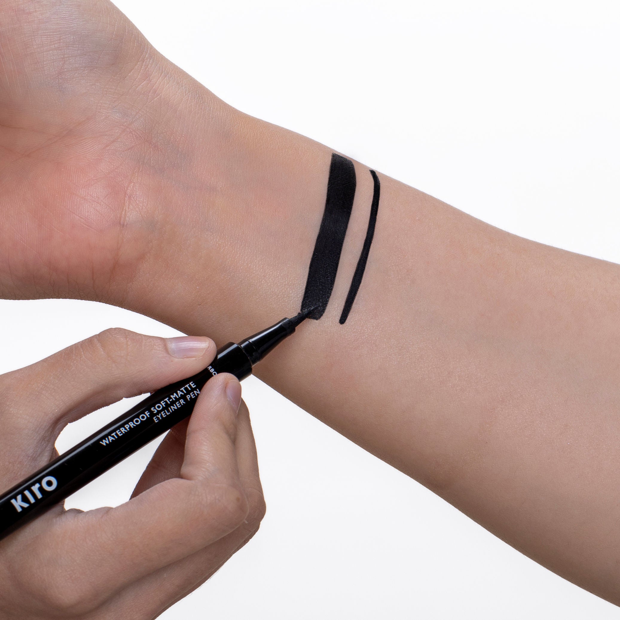 Waterproof Soft-Matte Eyeliner Pen