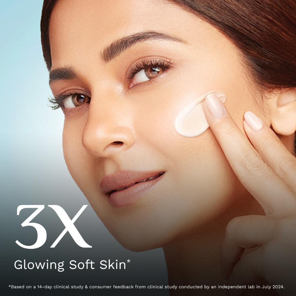 Squalane Glow Moisturizer with Niacinamide & Vitamin C